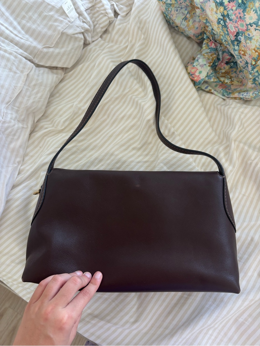 Coach Chelsea Shoulder Bag 30 in Brass/Maple Brown - Picture 7 of 12